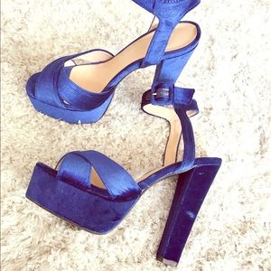 I just want to wear shoes 👠